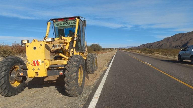 Ruta nacional con deterioro en el asfalto