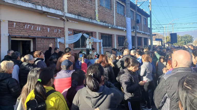 Procesión de San Cayetano en la zona sur de la Capital