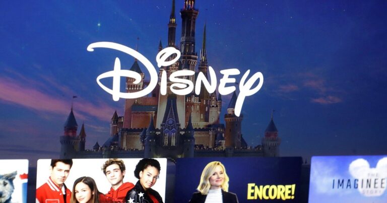 Logotipo de Disney+ sobre fondo azul