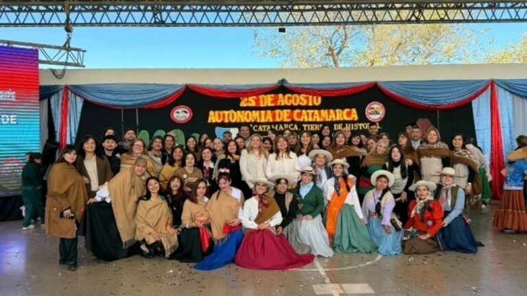 Acto por los 205 años de la Autonomía de Catamarca en la Escuela Municipal N.º 2