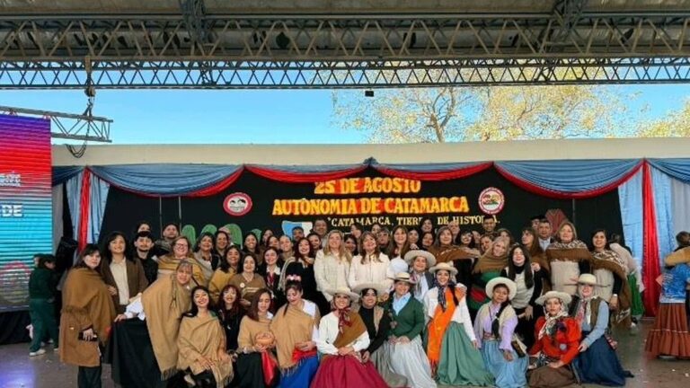Acto por el 205º aniversario de la Autonomía de Catamarca en la Escuela Municipal N.º 2