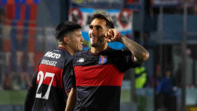 Partido entre Tigre y Central Córdoba en el Monumental de Victoria