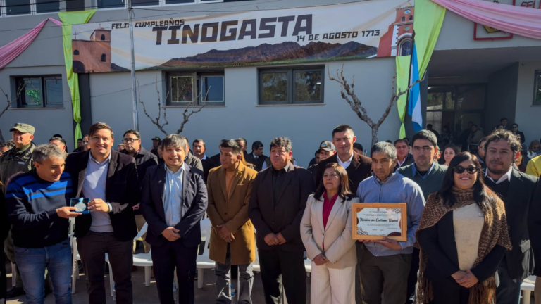Entrega del Tinogasta de Plata en la Plaza Principal de Tinogasta