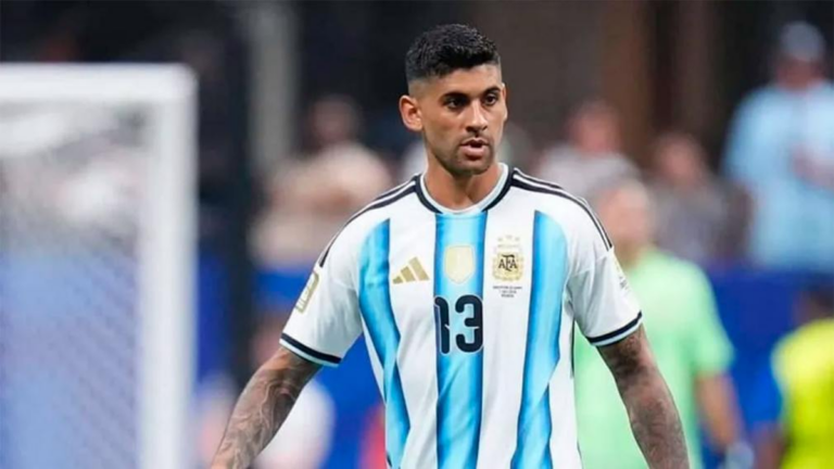 Cristian Romero durante un partido con la selección argentina