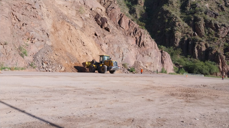 Trabajos de reconstrucción de banquinas en la Ruta Nacional 40, Quebrada de Belén