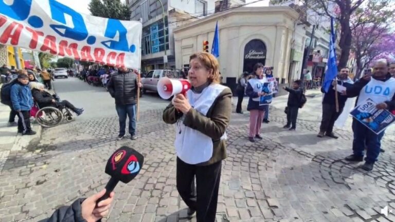 Semaforazo de UDA en la esquina de Rivadavia y Zurita, Catamarca