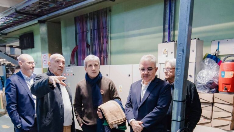 Carlos Muia y Raúl Colombo de la UICA junto al ministro Luis Caputo