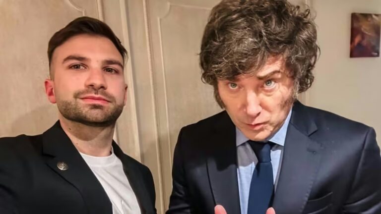 Mauricio Novelli en una sucursal bancaria