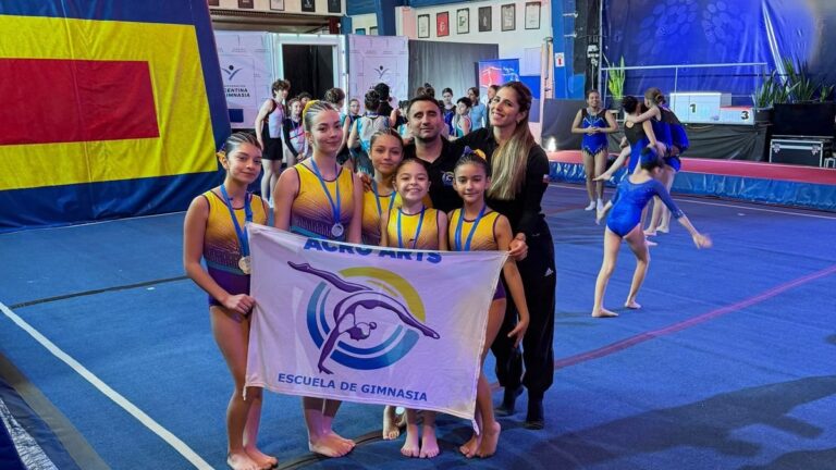 Gimnastas del Club AcroArts en el Torneo Nacional de Gimnasia Acrobática