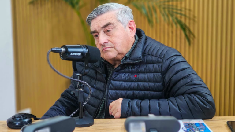 Legislador Mamerto Acuña durante una entrevista