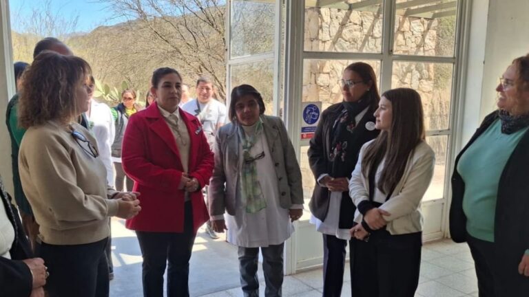 Autoridades educativas y docentes en la escuela rural de Andalgalá