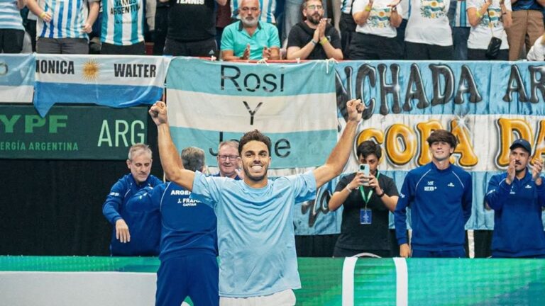Tenistas argentinos celebrando en la Copa Davis