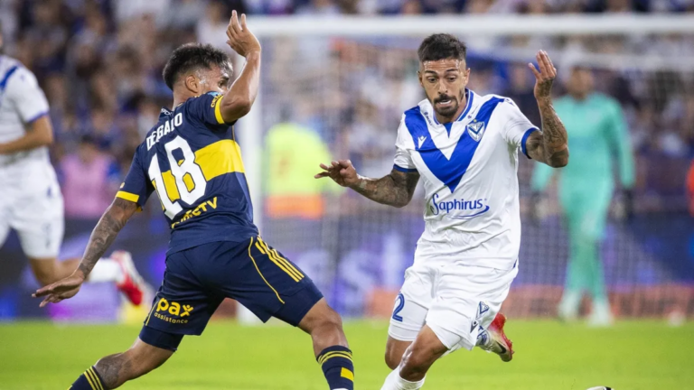 Partido entre Boca Juniors y Vélez en el estadio Mario Alberto Kempes