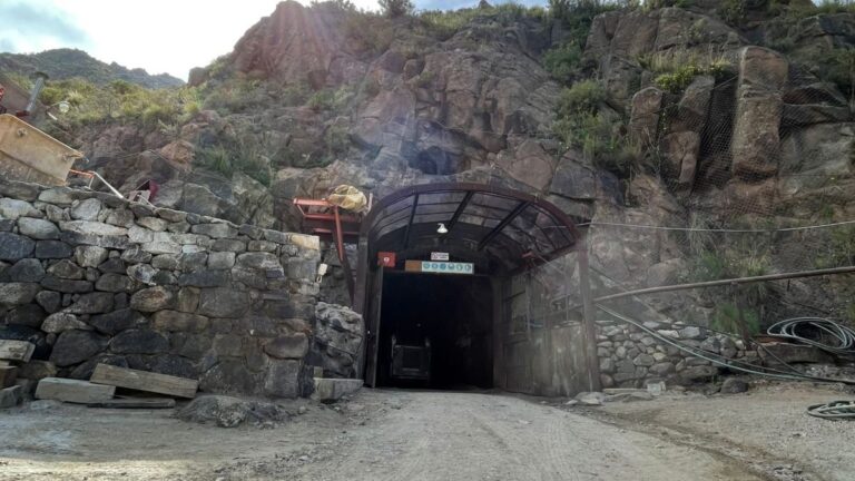 Rodocrosita, piedra semipreciosa extraída en Minas Capillitas, Andalgalá