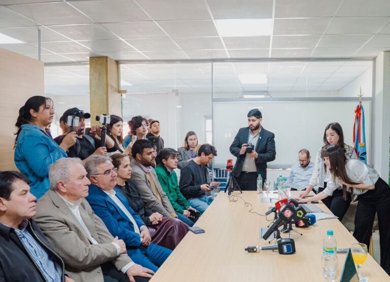 Presentación del portal web de CAMYEN en la sede central de la empresa