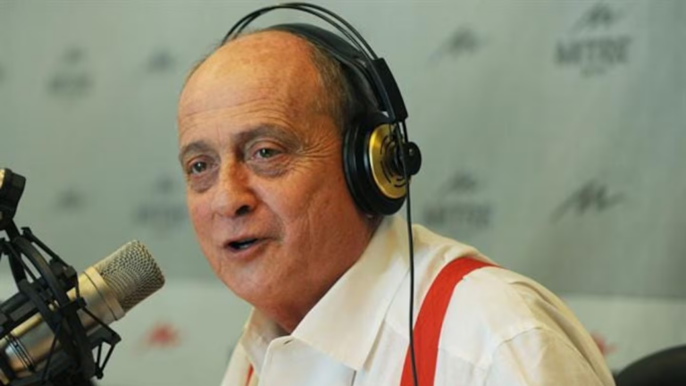 Chiche Gelblung en un estudio de televisión