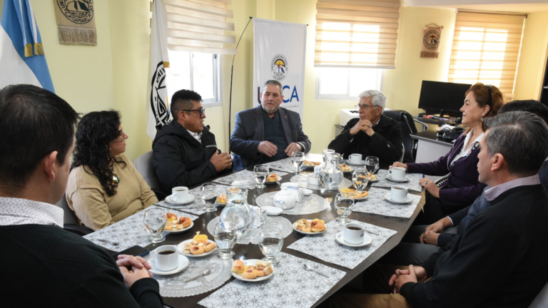 Reunión de autoridades de la UNCA con docentes participantes de programas de movilidad académica