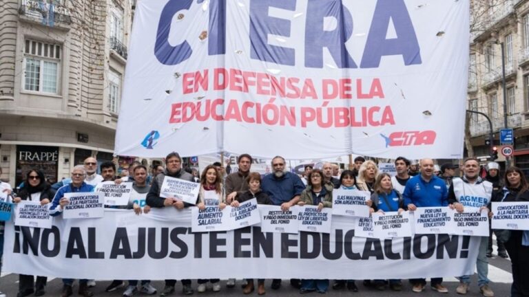 Elecciones CTERA docentes votando