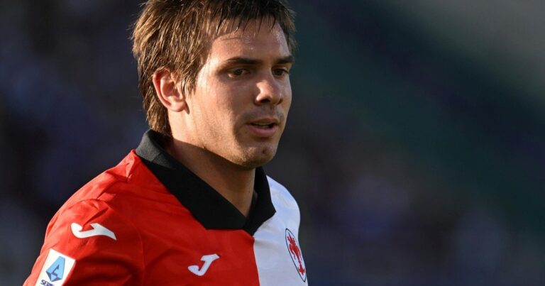 Paolo Vanoli durante un entrenamiento con el Fiorentina