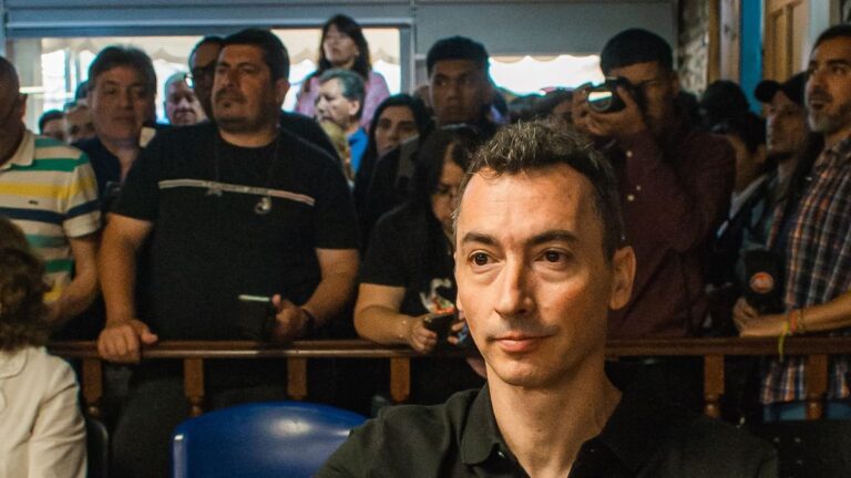 Javier Galán, diputado provincial del MID, durante una sesión legislativa