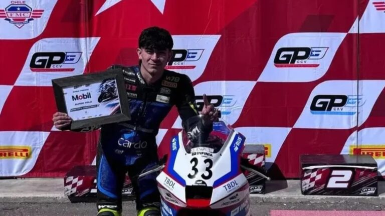Ignacio Lemos Becerro en el podio del Gran Premio Mobil San Juan Villicum