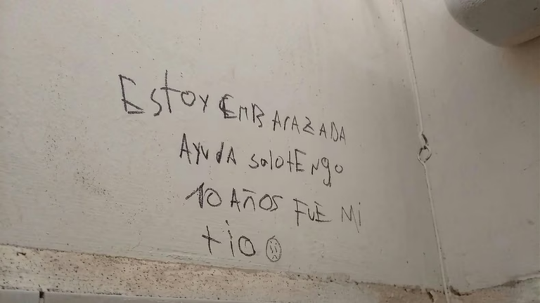 Fachada de la Escuela Carlos María de Alvear en Rawson, San Juan