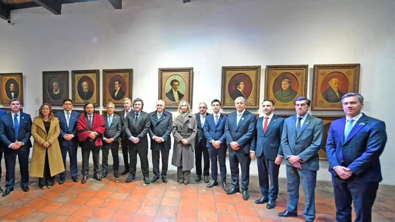 Raúl Jalil, gobernador de Catamarca, junto a otros mandatarios provinciales