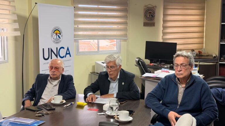 Autoridades de la UNCA y la UNLaR durante el lanzamiento virtual de la Diplomatura en Extensión