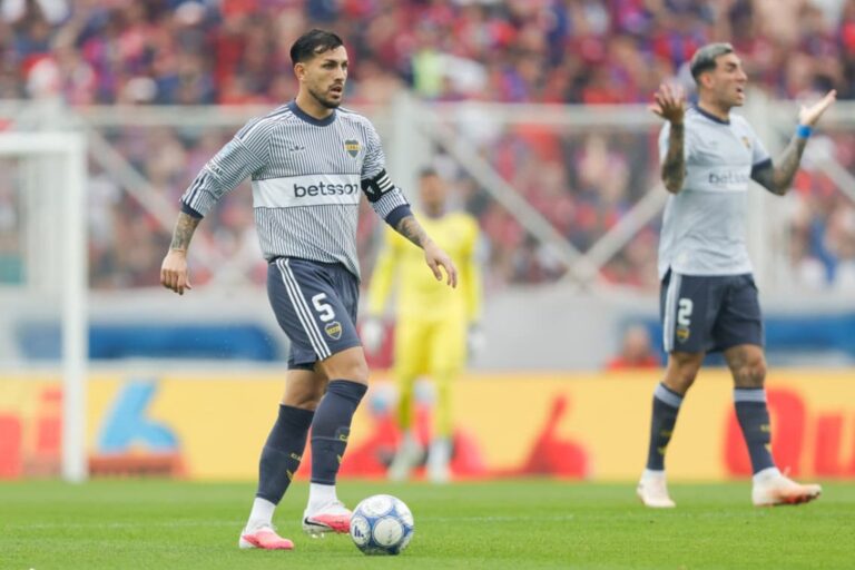 Leandro Paredes durante el partido entre Boca Juniors y San Lorenzo