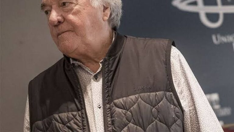 Luis Barrionuevo en la presentación del documental La mano que mueve los hilos