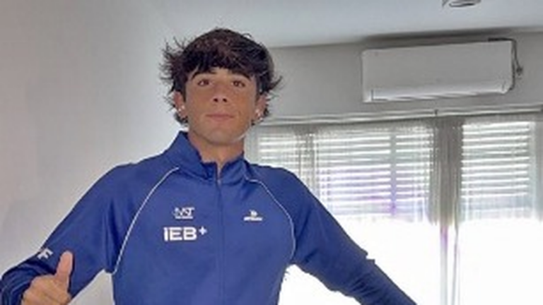 Manu La Serna entrenando con el equipo argentino de Copa Davis en el estadio Ruca Ché de Neuquén