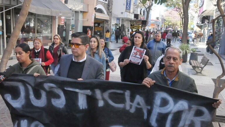 Marcha de familiares y amigos de Norma Beatriz Tula en el centro de Catamarca