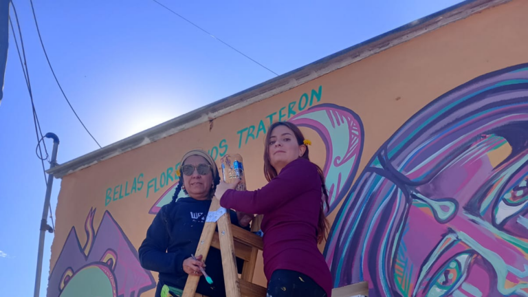 Mural realizado por el colectivo Ninakerus en la escuela de arqueología de la UNCA