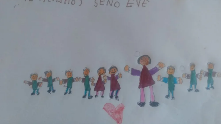 Padres de alumnos frente a una escuela en Catamarca