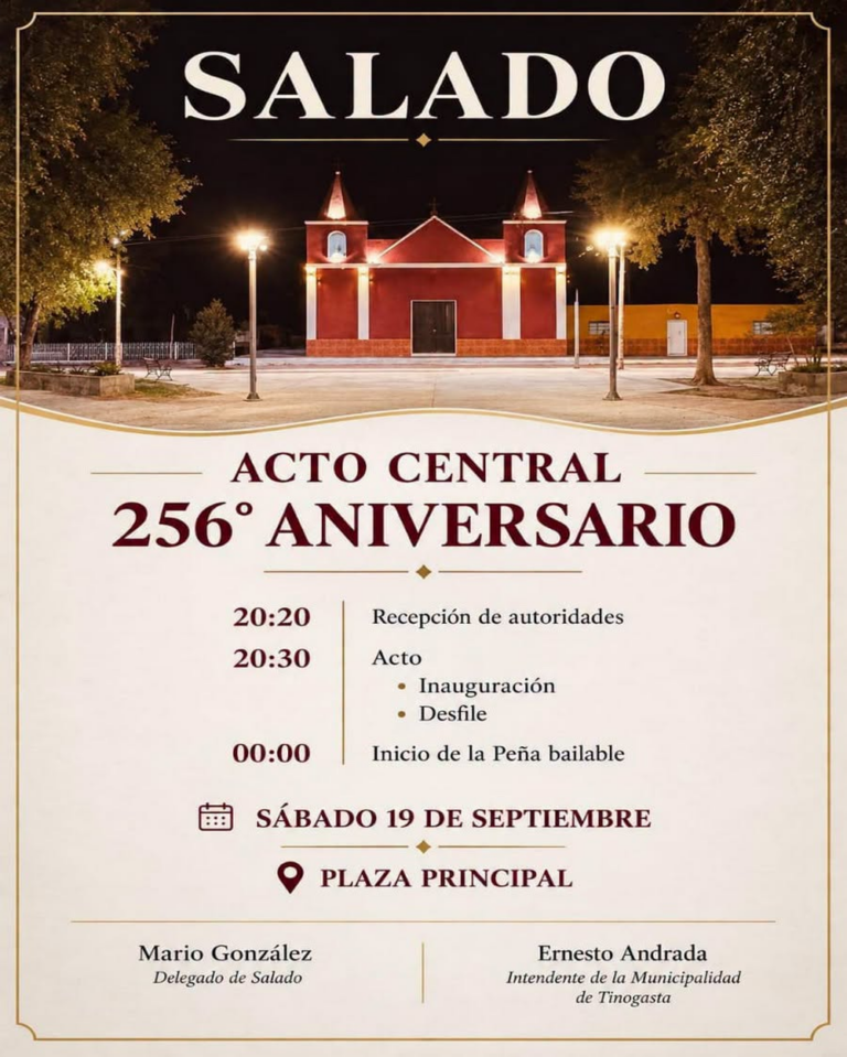 Desfile cívico militar en la plaza principal de Salado, Tinogasta, durante el aniversario 256