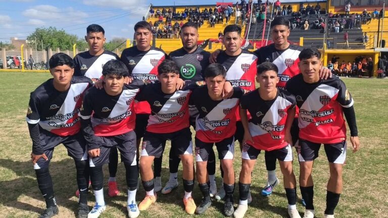 Partido de fútbol entre Américo Tesorieri y San Martín de El Bañado en el estadio Primo A. Prevedello