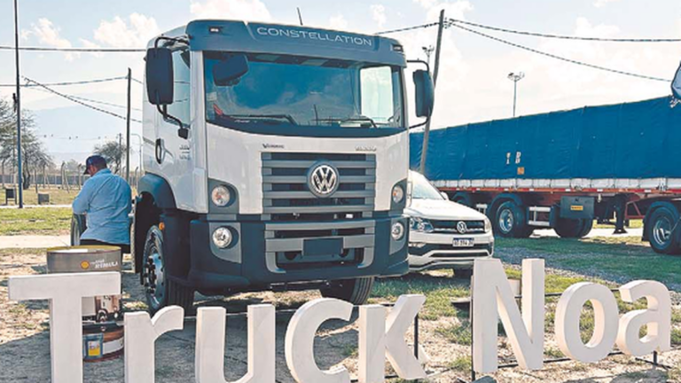 Camión Volkswagen Meteor 28.460 exhibido en la Expo Catamarca