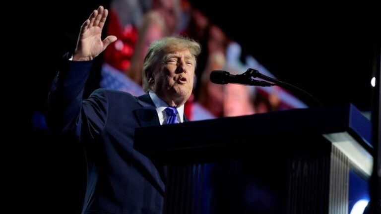 Donald Trump hablando en una convención republicana en Dallas, Texas