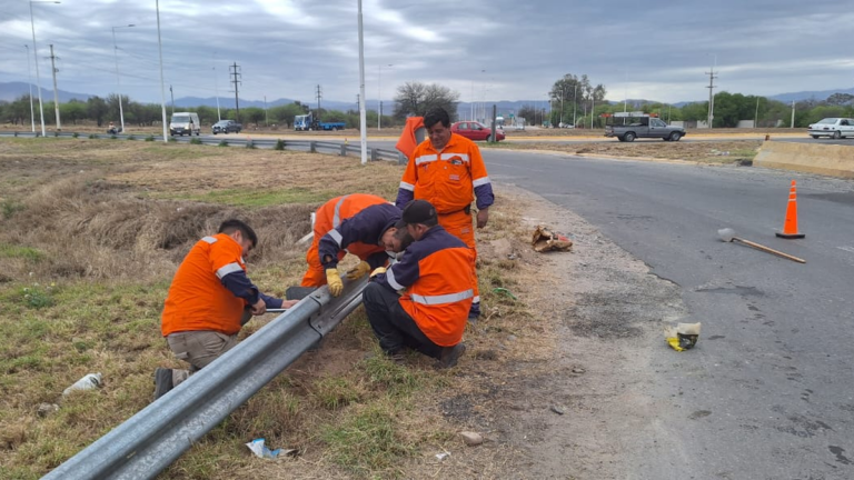 Trabajos de reposición de barandas de contención en la Ruta Nacional 38, kilómetro 575, Catamarca