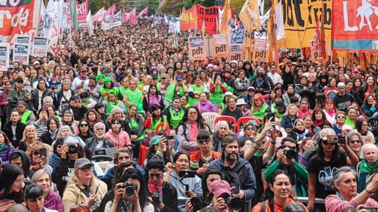 Participantes del Encuentro Plurinacional de Mujeres y Diversidades en Córdoba