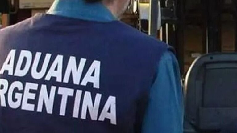 Reunión entre representantes de la UIA y autoridades de Aduanas